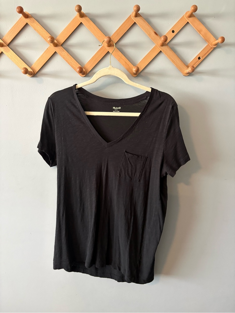 Madewell Casual V-Neck Pocket Tee - Black